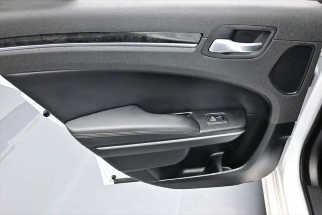 2023 Chrysler 300 Touring L AWD