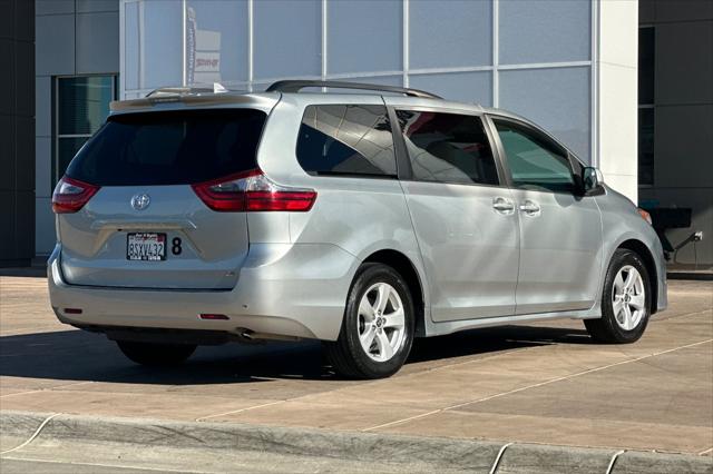 2020 Toyota Sienna LE