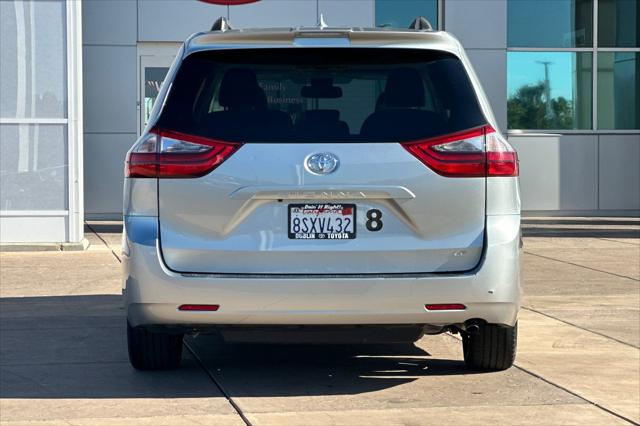 2020 Toyota Sienna LE