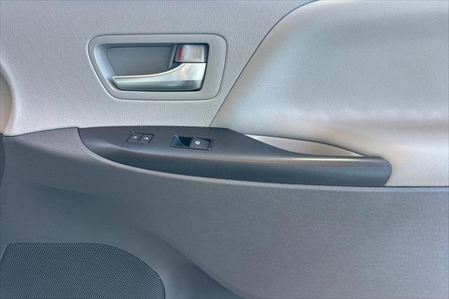 2020 Toyota Sienna LE