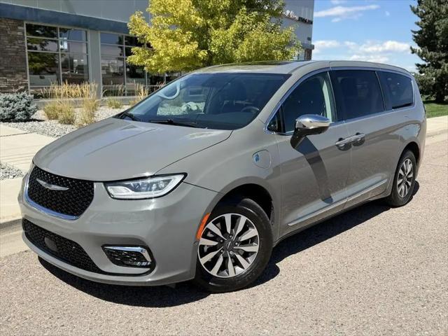 2023 Chrysler Pacifica Hybrid Limited for sale in Englewood, CO