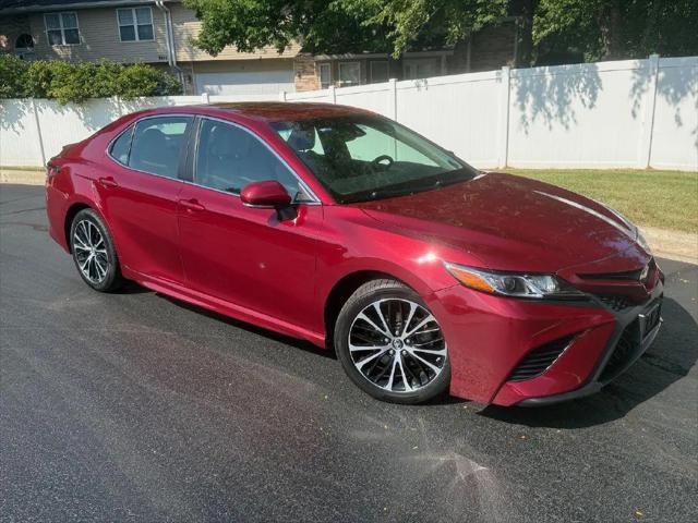 2018 Toyota Camry SE for sale in Naperville, IL