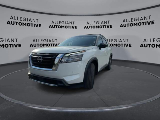 2023 Nissan Pathfinder SL 4WD