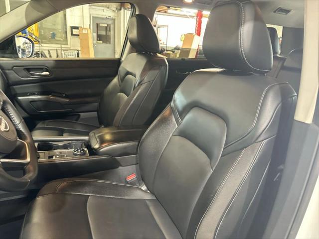 2023 Nissan Pathfinder SL 4WD