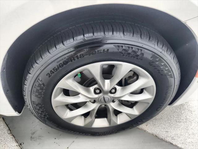 2025 Chrysler Pacifica Select