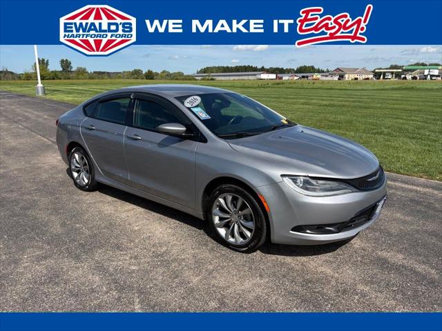 2016 Chrysler 200 S for sale in Hartford, WI