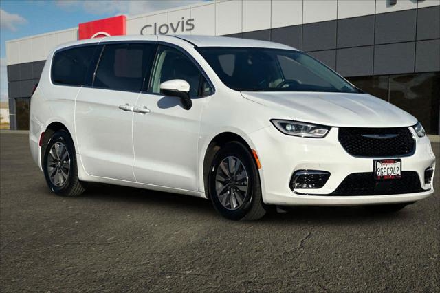 2023 Chrysler Pacifica Hybrid Touring L