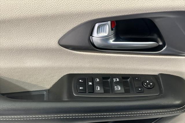 2023 Chrysler Pacifica Hybrid Touring L