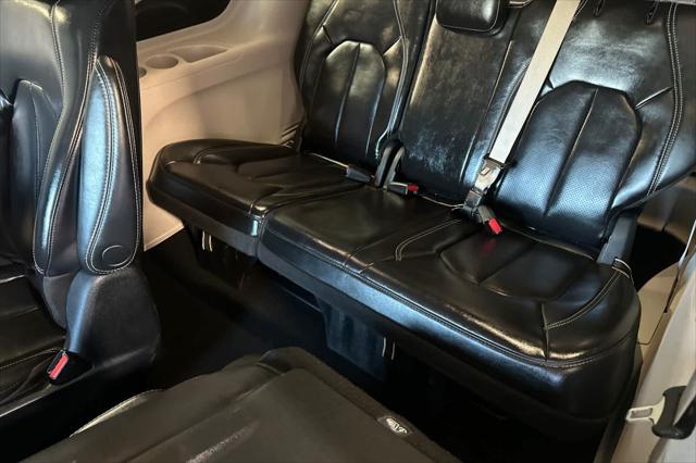 2023 Chrysler Pacifica Hybrid Touring L