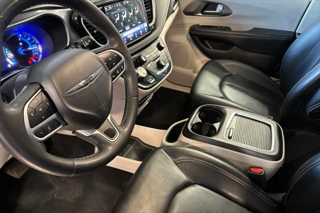 2023 Chrysler Pacifica Hybrid Touring L