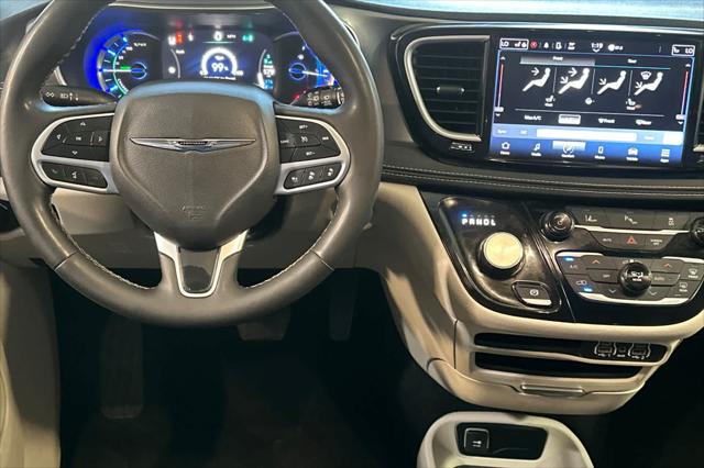 2023 Chrysler Pacifica Hybrid Touring L