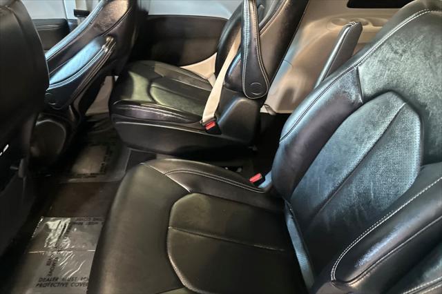 2024 Chrysler Pacifica Hybrid Select