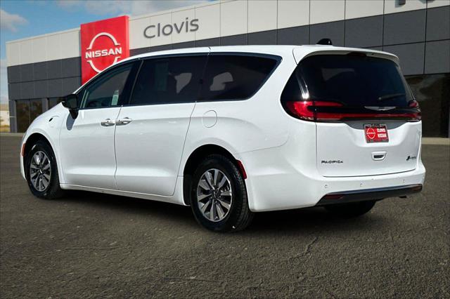 2024 Chrysler Pacifica Hybrid Select