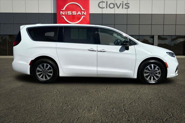 2024 Chrysler Pacifica Hybrid Select