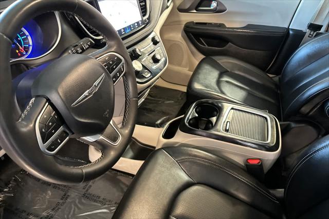 2024 Chrysler Pacifica Hybrid Select