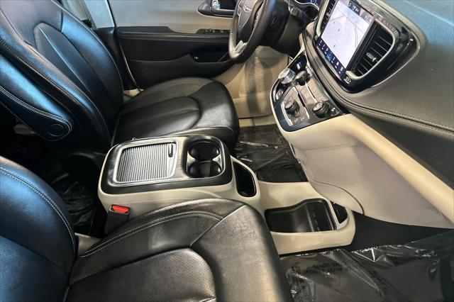 2024 Chrysler Pacifica Hybrid Select