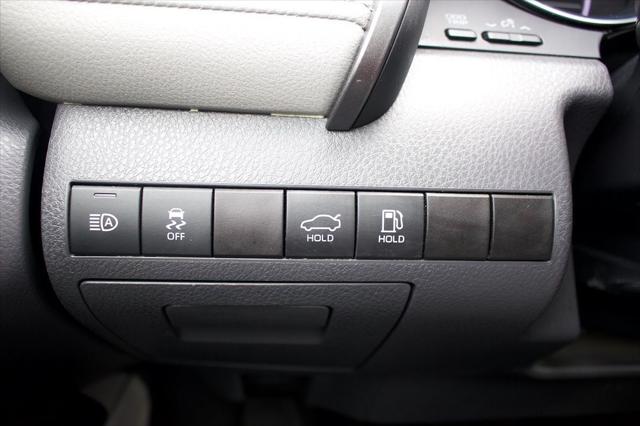 2020 Toyota Camry LE Hybrid