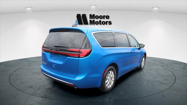 2027 Chrysler Pacifica Select