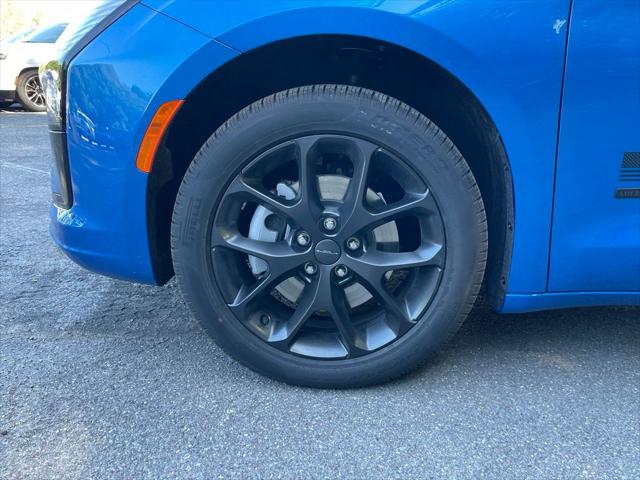 2027 Chrysler Pacifica Select AWD