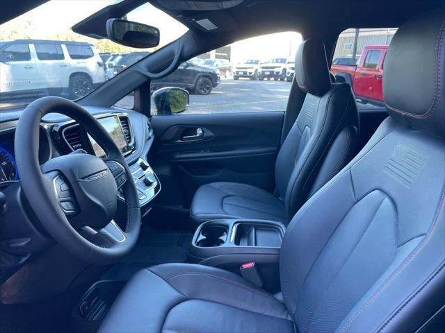 2027 Chrysler Pacifica Select AWD