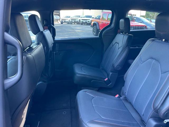 2027 Chrysler Pacifica Select AWD