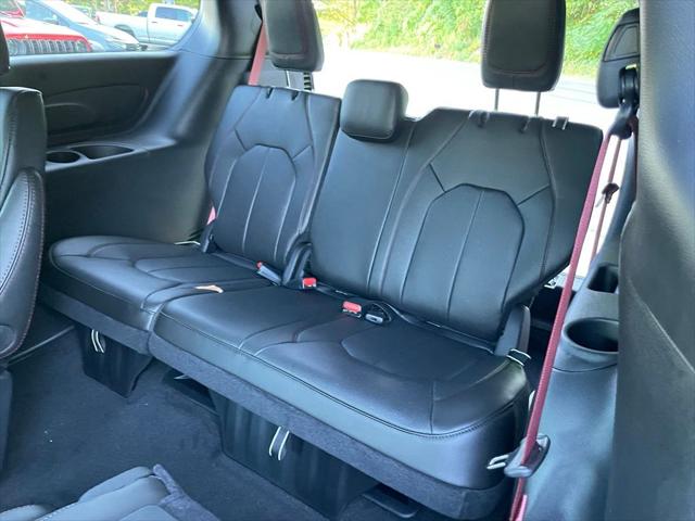2027 Chrysler Pacifica Select AWD