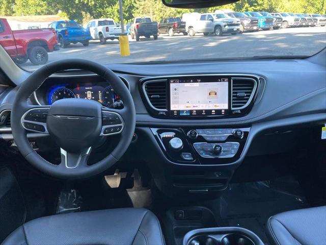 2027 Chrysler Pacifica Select AWD