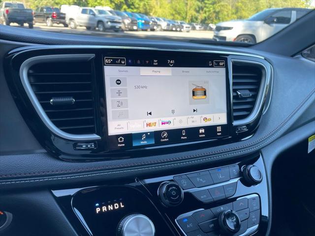 2027 Chrysler Pacifica Select AWD