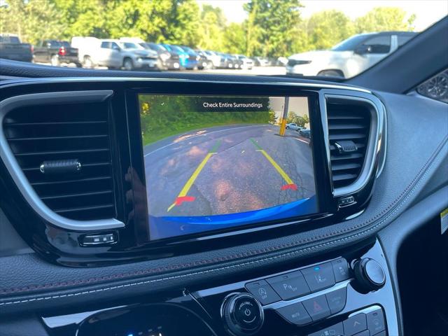 2027 Chrysler Pacifica Select AWD