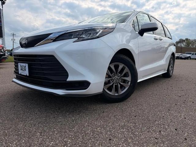 2023 Toyota Sienna LE for sale in St. Cloud, MN