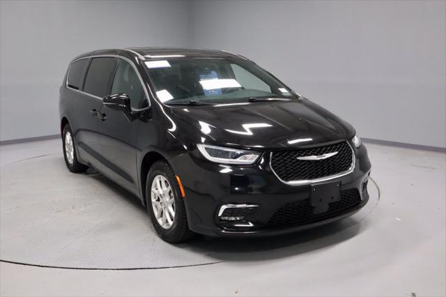 2025 Chrysler Pacifica Select for sale in Groveport, OH