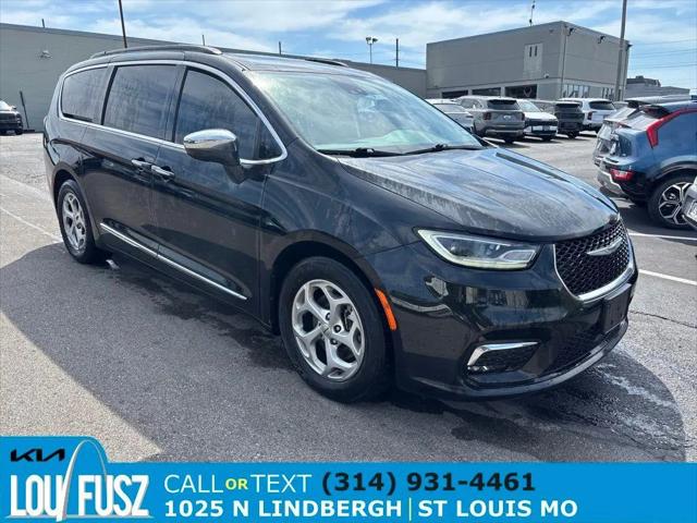 2023 Chrysler Pacifica Limited for sale in St. Louis, MO