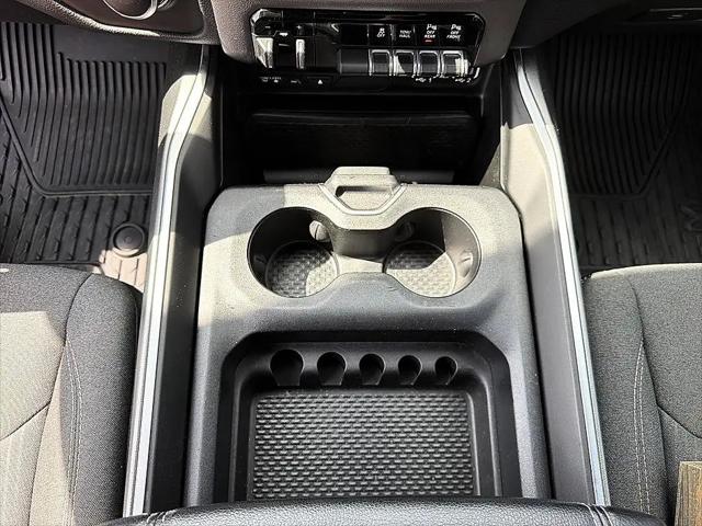 2019 Ram 1500 Big Horn/Lone Star Crew Cab 4x4 57 Box
