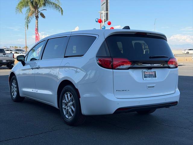 2027 Chrysler Pacifica LX