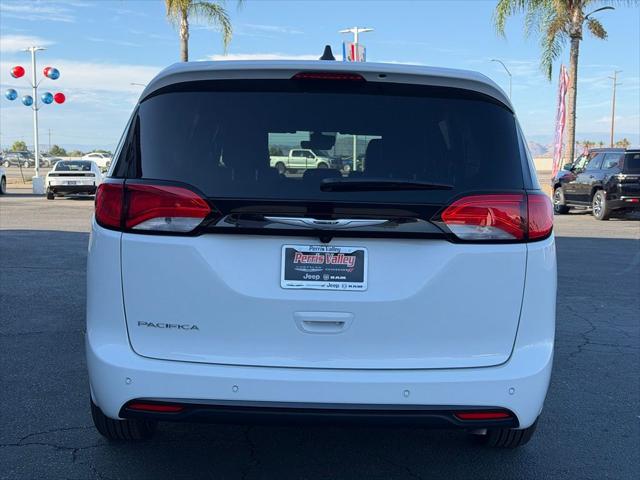 2027 Chrysler Pacifica LX