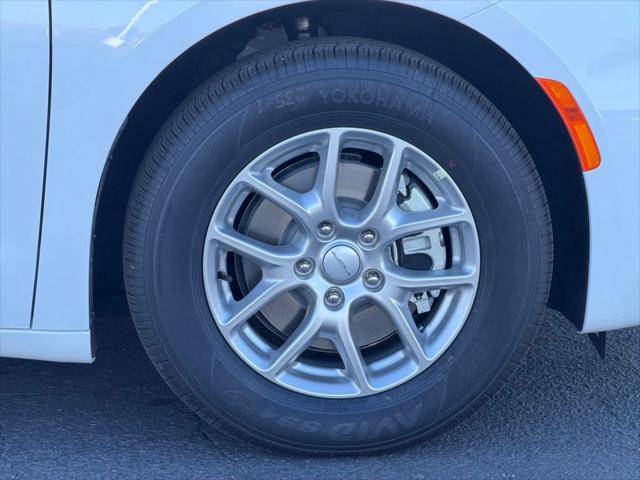 2027 Chrysler Pacifica LX