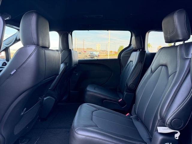 2027 Chrysler Pacifica LX