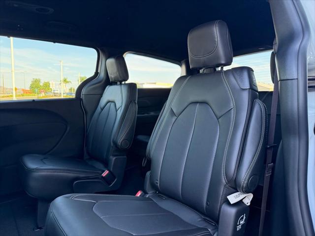 2027 Chrysler Pacifica LX