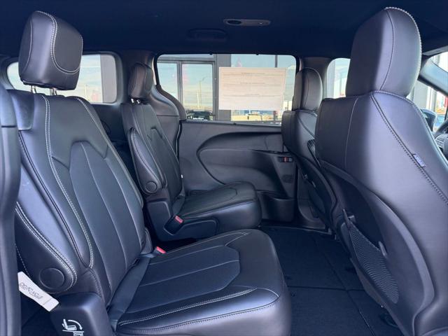 2027 Chrysler Pacifica LX