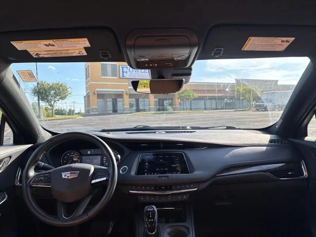 2022 Cadillac XT4 Premium Luxury