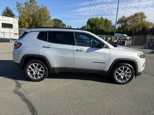 2024 Jeep Compass Latitude Lux FWD