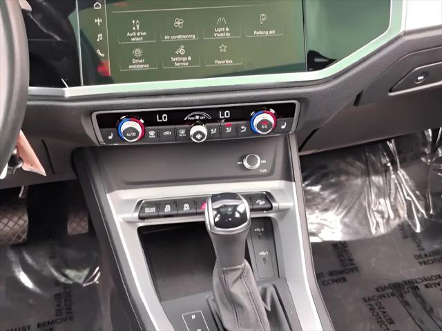 2025 Audi Q3 Premium 45 TFSI S line quattro Tiptronic