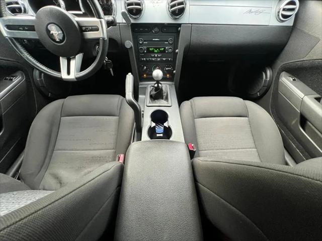 2007 Ford Mustang V6 Deluxe