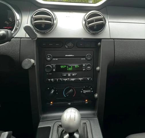 2007 Ford Mustang V6 Deluxe