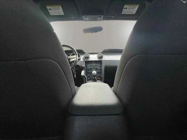 2007 Ford Mustang V6 Deluxe