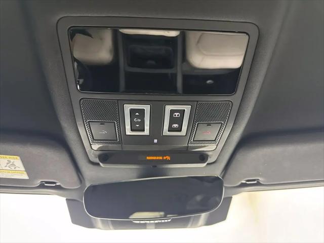 2023 Land Rover Defender 110 SE