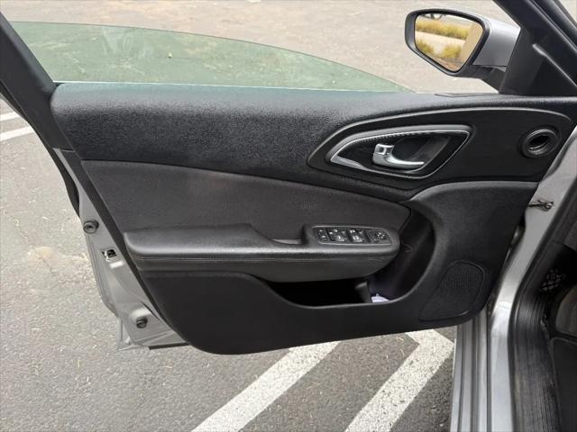 2016 Chrysler 200 Limited