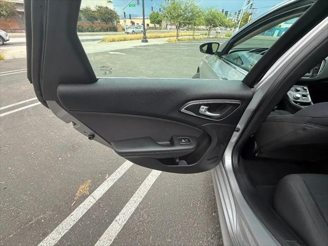 2016 Chrysler 200 Limited