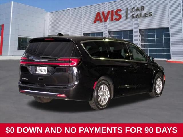 2025 Chrysler Pacifica Select
