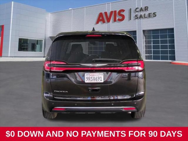 2025 Chrysler Pacifica Select